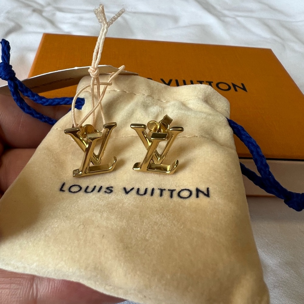 The LV Iconic earrings